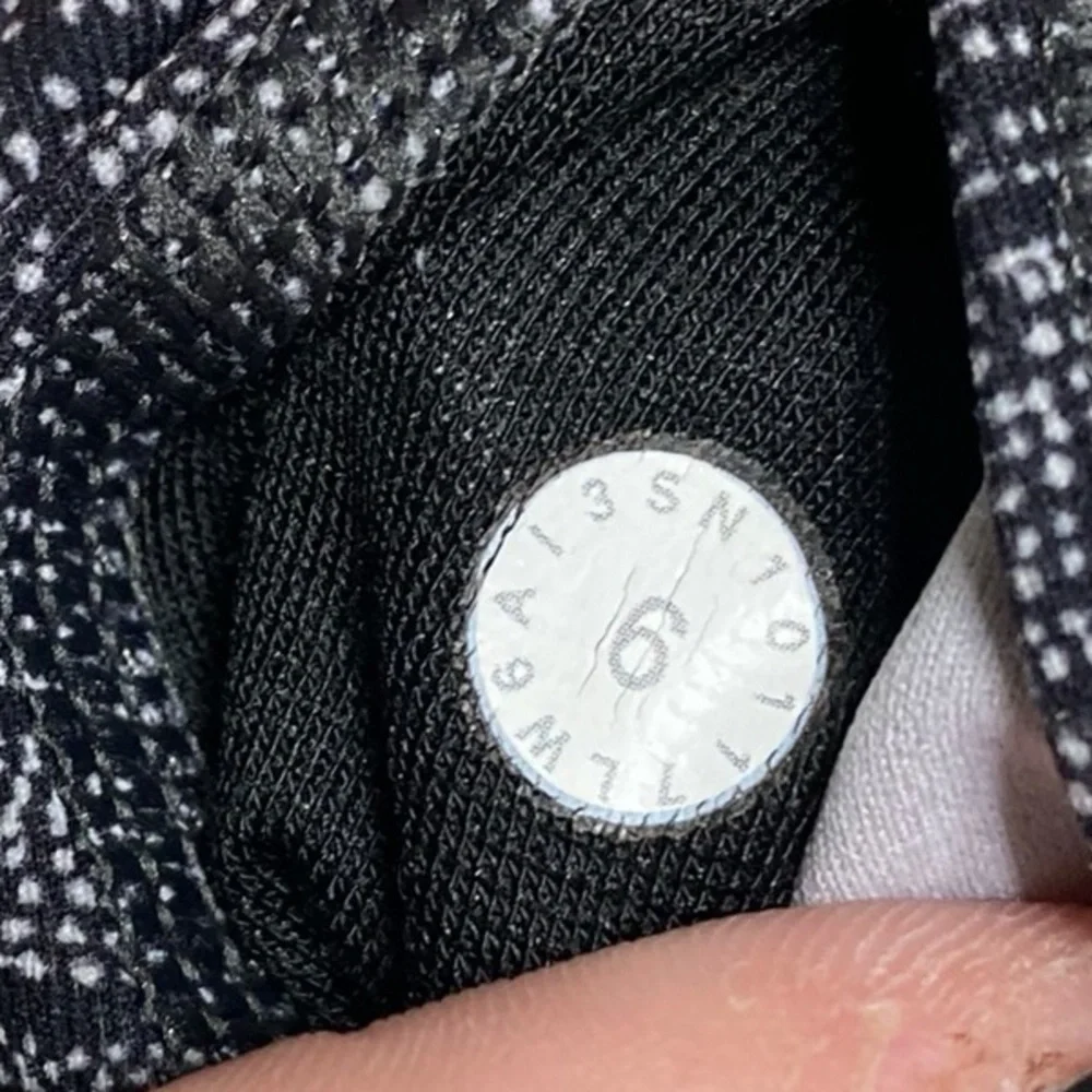 lululemon | size 6 Wunder Under Crop HR 21